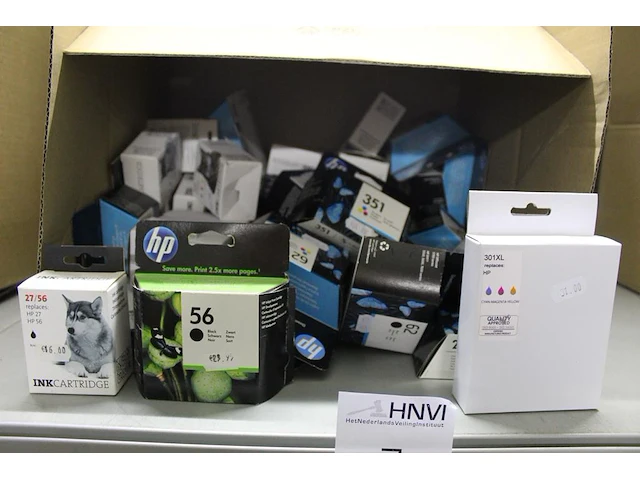 Cartridges in doos w.o. hp. kleur en zwart wit. totaal ca. 36 stuks - afbeelding 1 van  2