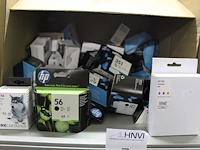 Cartridges in doos w.o. hp. kleur en zwart wit. totaal ca. 36 stuks