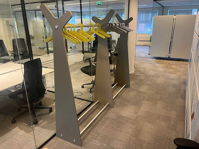 Cascando forest - staande design garderobe - 26 hangers - afbeelding 7 van  8