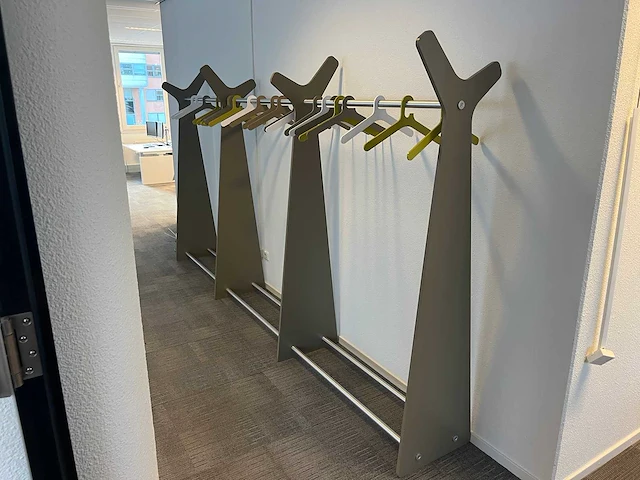 Cascando forest - staande design garderobe - 39 hangers - afbeelding 6 van  9