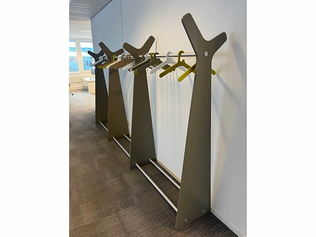 Cascando forest - staande design garderobe - 39 hangers - afbeelding 7 van  9