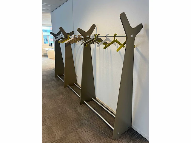 Cascando forest - staande design garderobe - 39 hangers - afbeelding 8 van  9