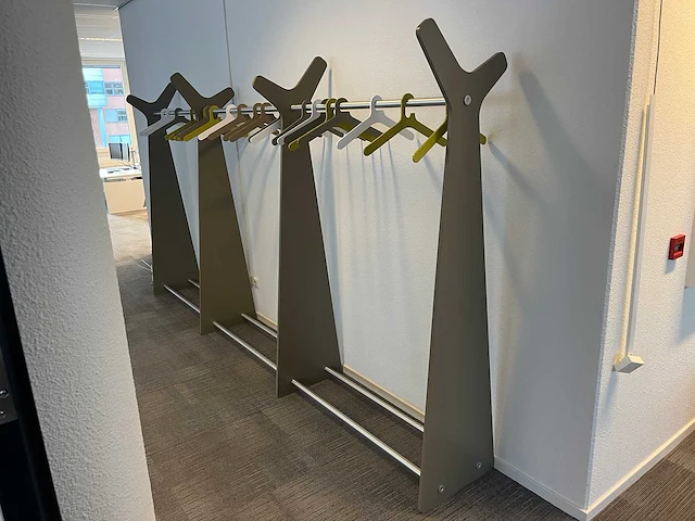 Cascando forest - staande design garderobe - 39 hangers - afbeelding 9 van  9