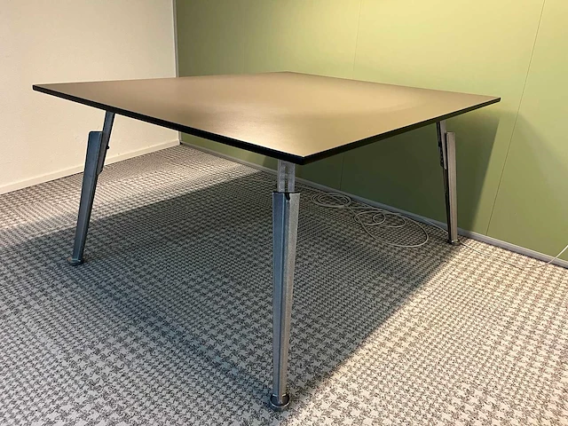 Case 01 - design vergadertafel 150x125 - afbeelding 1 van  11
