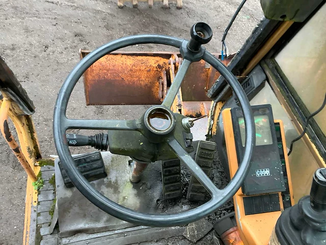 Case 688b-p banden graafmachine - afbeelding 23 van  40