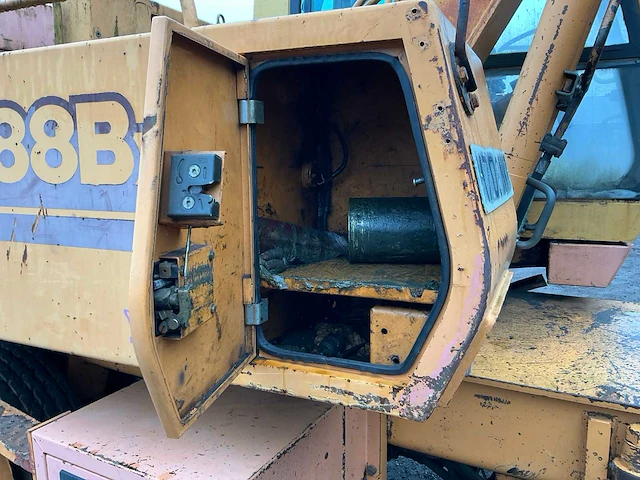 Case 688b-p banden graafmachine - afbeelding 33 van  40