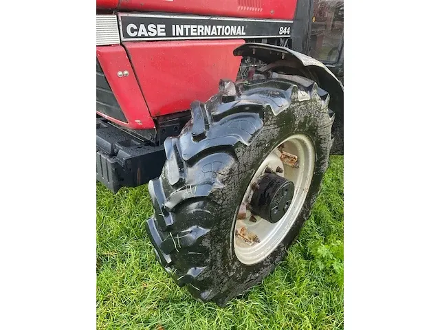 Case 844 vierwielaangedreven landbouwtractor - afbeelding 3 van  32