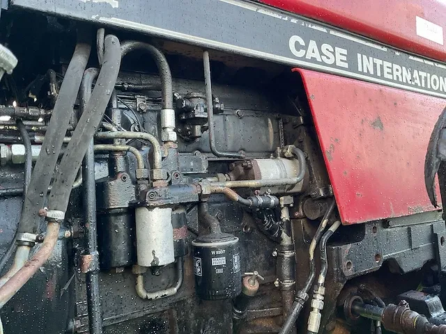 Case 844 vierwielaangedreven landbouwtractor - afbeelding 5 van  32