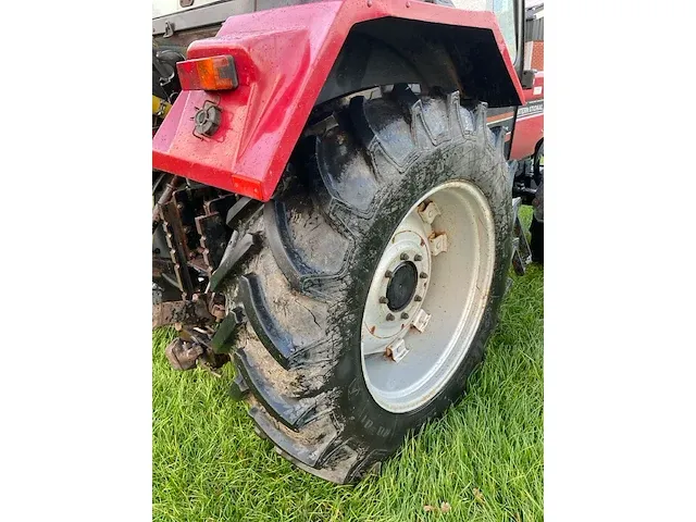 Case 844 vierwielaangedreven landbouwtractor - afbeelding 14 van  32