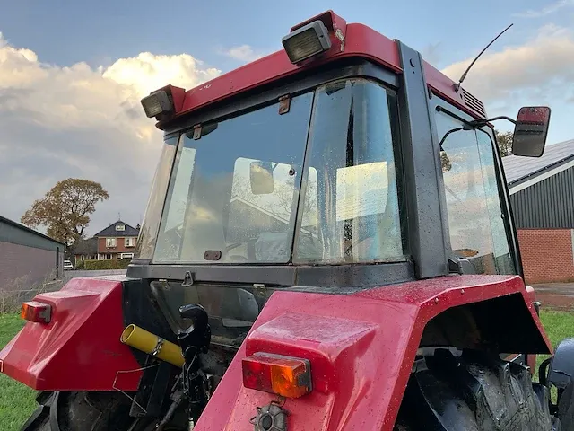 Case 844 vierwielaangedreven landbouwtractor - afbeelding 15 van  32