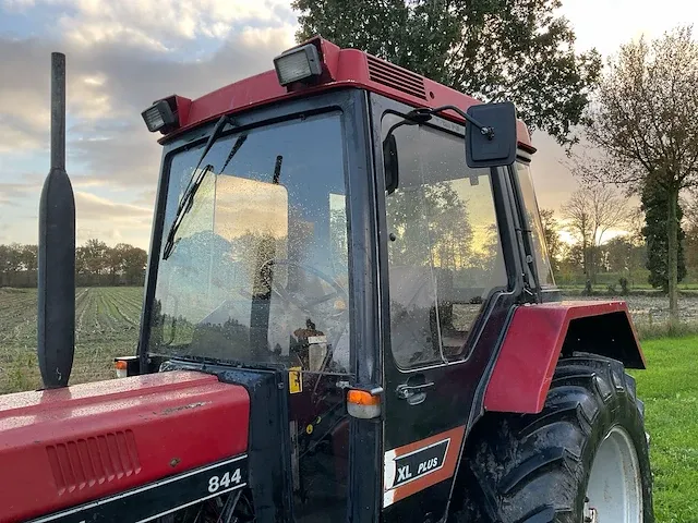 Case 844 vierwielaangedreven landbouwtractor - afbeelding 17 van  32
