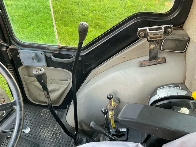 Case 844 vierwielaangedreven landbouwtractor - afbeelding 21 van  32