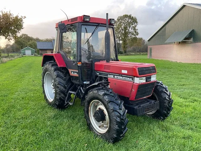 Case 844 vierwielaangedreven landbouwtractor - afbeelding 23 van  32
