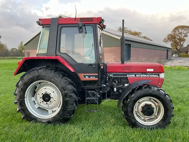 Case 844 vierwielaangedreven landbouwtractor - afbeelding 27 van  32
