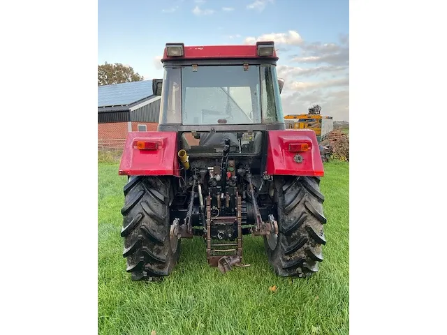 Case 844 vierwielaangedreven landbouwtractor - afbeelding 29 van  32
