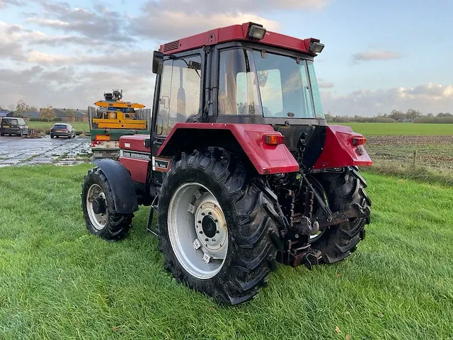 Case 844 vierwielaangedreven landbouwtractor - afbeelding 30 van  32