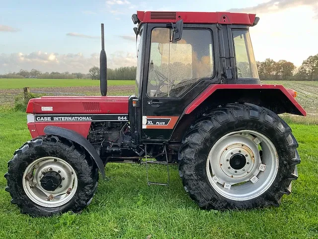 Case 844 vierwielaangedreven landbouwtractor - afbeelding 31 van  32