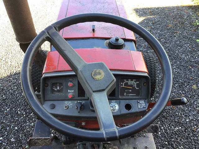 Case ih 255 smalspoor- en compacttractor - afbeelding 9 van  22