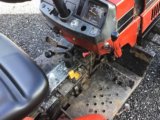 Case ih 255 smalspoor- en compacttractor - afbeelding 13 van  22
