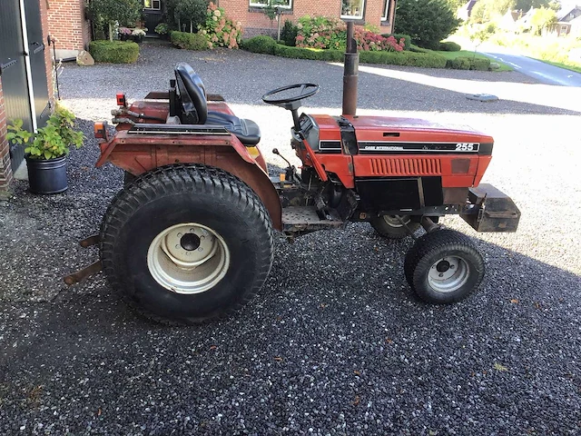Case ih 255 smalspoor- en compacttractor - afbeelding 17 van  22