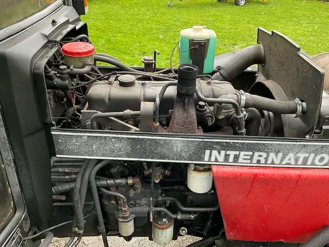 Case ih 844 xl vierwielaangedreven landbouwtractor - afbeelding 28 van  31