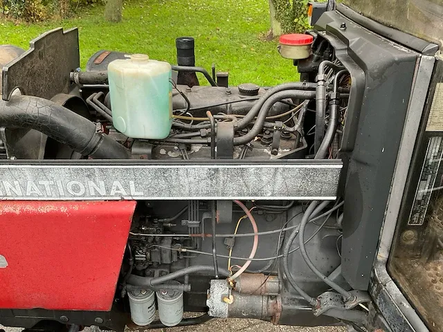 Case ih 844 xl vierwielaangedreven landbouwtractor - afbeelding 29 van  31