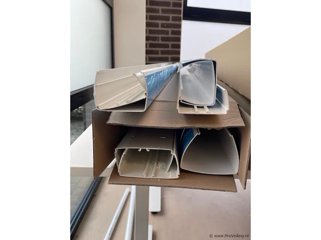 Castel leidinggoten; 2 m - afbeelding 1 van  2