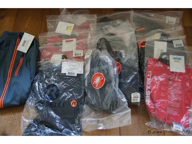 Castelli & rogelli fietsbroeken & shirts - 15 stuks - afbeelding 2 van  2