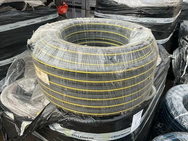 Castor iso 7751 ohm/t yellow/red/green rubberen waterslang (35x) - afbeelding 1 van  5