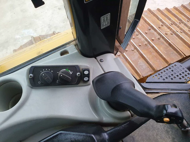 Caterpillar - 2016 - d6n - bulldozer met pat blad - afbeelding 16 van  25