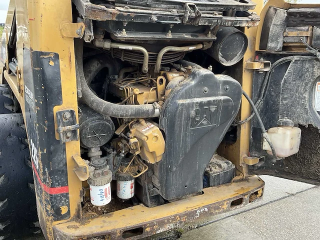 Caterpillar - 226 - compact loader - afbeelding 10 van  20