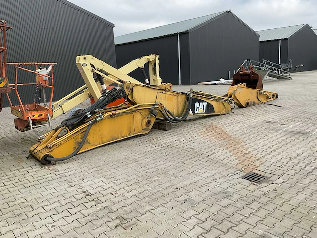 Caterpillar 3-delige rupsgraafmachine giek met graafbak - afbeelding 1 van  21