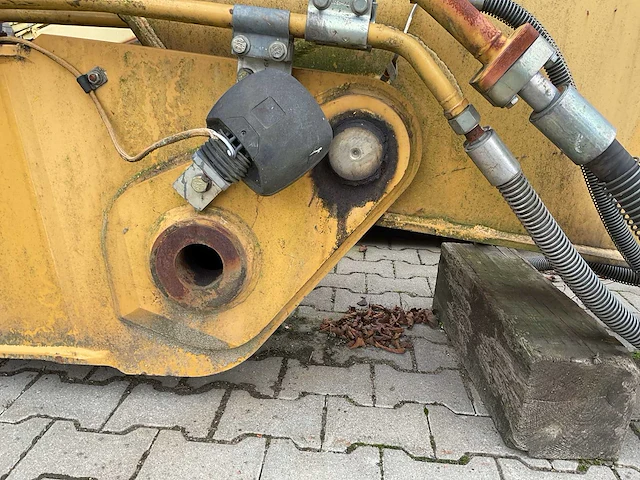 Caterpillar 3-delige rupsgraafmachine giek met graafbak - afbeelding 17 van  21