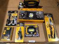 Caterpillar zaklampen, werklampen, messen, powerbanks, gereedschapstasjes en multitools (77x) - afbeelding 2 van  9