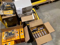 Caterpillar zaklampen, werklampen, messen, powerbanks, gereedschapstasjes en multitools (77x) - afbeelding 9 van  9