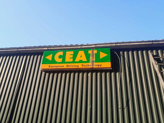 Ceat reclamebord - afbeelding 1 van  3