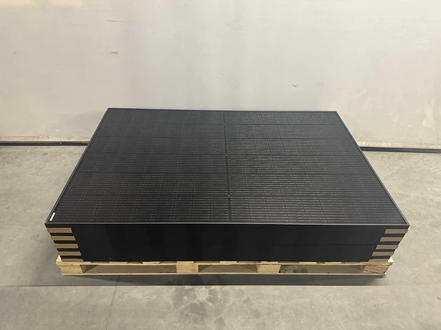 Cecep - set van 10 full black zonnepanelen (410 wp) met saj 4.0 omvormer met wifi (1-fase) - afbeelding 3 van  10
