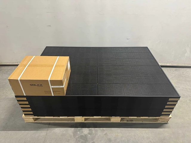 Cecep - set van 12 full black zonnepanelen (410 wp) met solax 4.2 omvormer (1-fase) - afbeelding 1 van  10