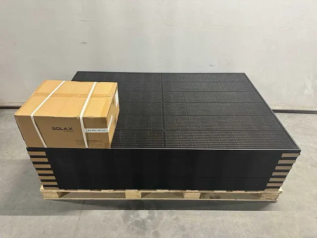 Cecep - set van 14 full black zonnepanelen (410 wp) met solax 5.0 omvormer (3-fase) - afbeelding 1 van  10
