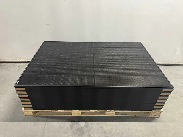 Cecep - set van 14 full black zonnepanelen (410 wp) met solax 5.0 omvormer (3-fase) - afbeelding 3 van  10