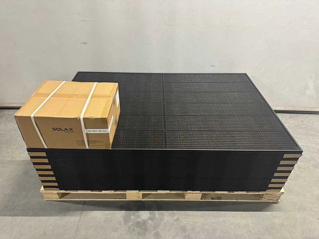 Cecep - set van 14 full black zonnepanelen (410 wp) met solax 5.0 omvormer (3-fase) - afbeelding 1 van  10