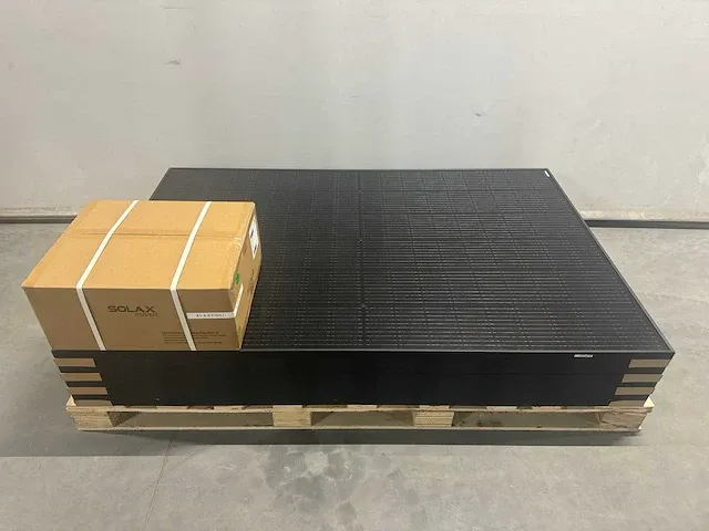 Cecep - set van 8 full black zonnepanelen (410 wp) met solax 3.0 omvormer (1-fase) - afbeelding 1 van  9