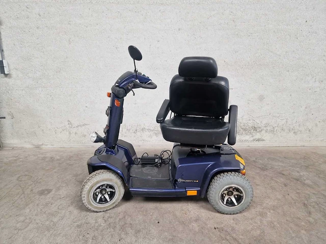 Celebrity - scootmobiel - xl - met oplader - afbeelding 1 van  8