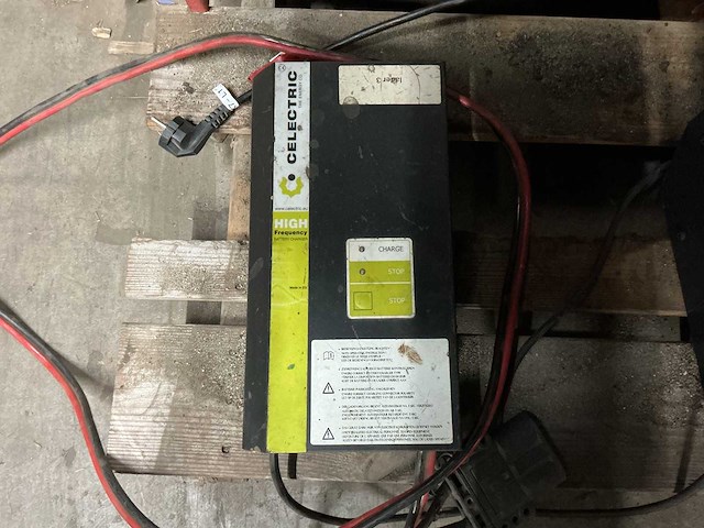 Celectric - 24v 60a - acculaders - afbeelding 1 van  2