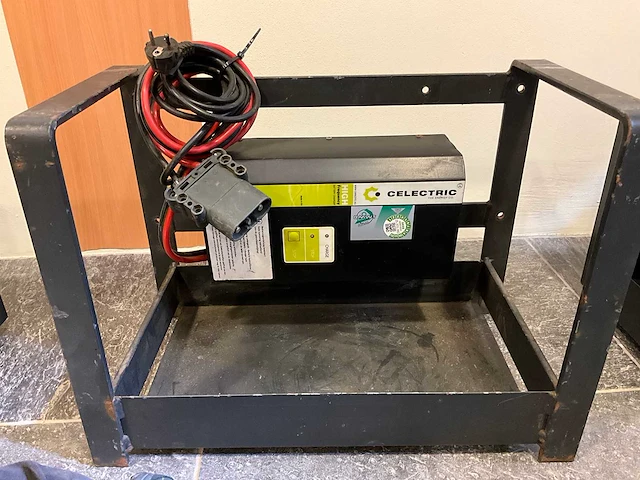 Celectric - 24v 60a transportkoffer - acculaders - - afbeelding 1 van  1