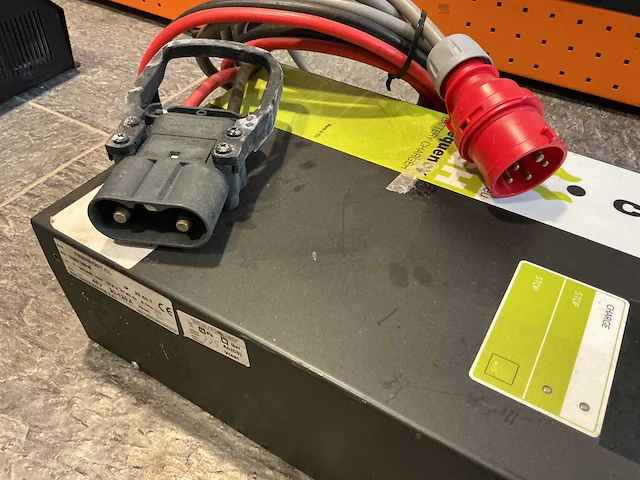 Celectric - 48v 120a - acculaders - afbeelding 2 van  3