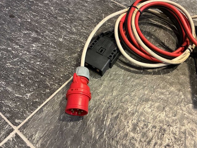 Celectric - 48v 120a - acculaders - afbeelding 2 van  3