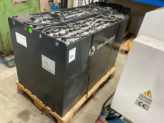 Celectric 24/4 pzs 620 tractie batterij (2x) - afbeelding 1 van  4