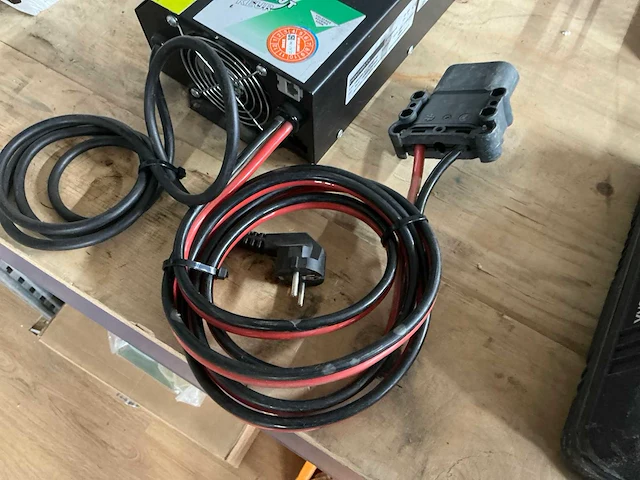 Celectric psw2460.cl high frequency acculader - afbeelding 3 van  6