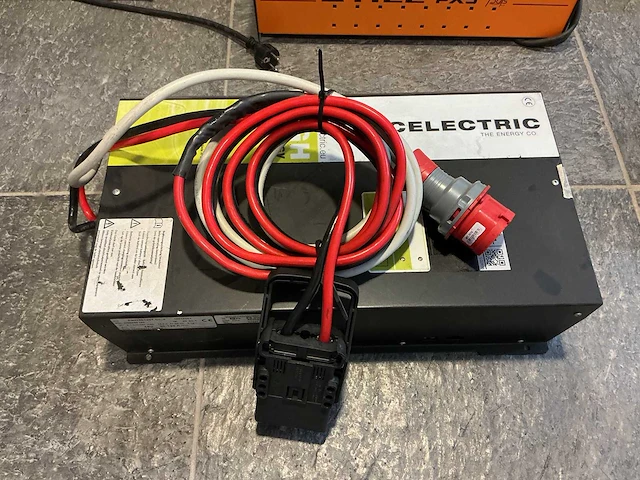 Celictric - 48v 120a - acculaders - afbeelding 1 van  3